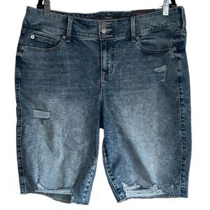 TORRID jean shorts jeans denim new NWT size18 jegging bermuda super soft